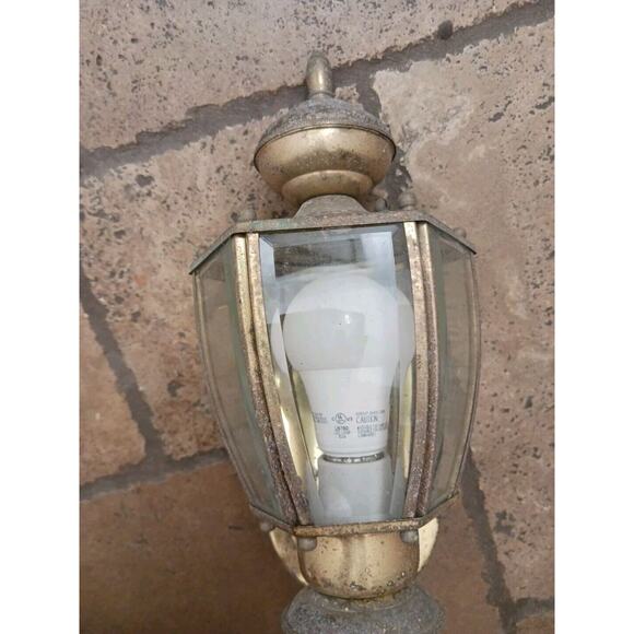 AGED BRASS Motion Outdoor Light Fixture Farmhouse Cottage Beachy Movie Set Prop - Picture 5 of 16